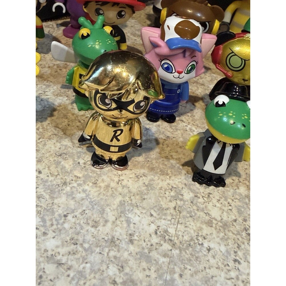 Lot of 50 Ryan’s World Mini Figures Mixed Series Rare Chase Gold Chrome - Picture 5 of 7